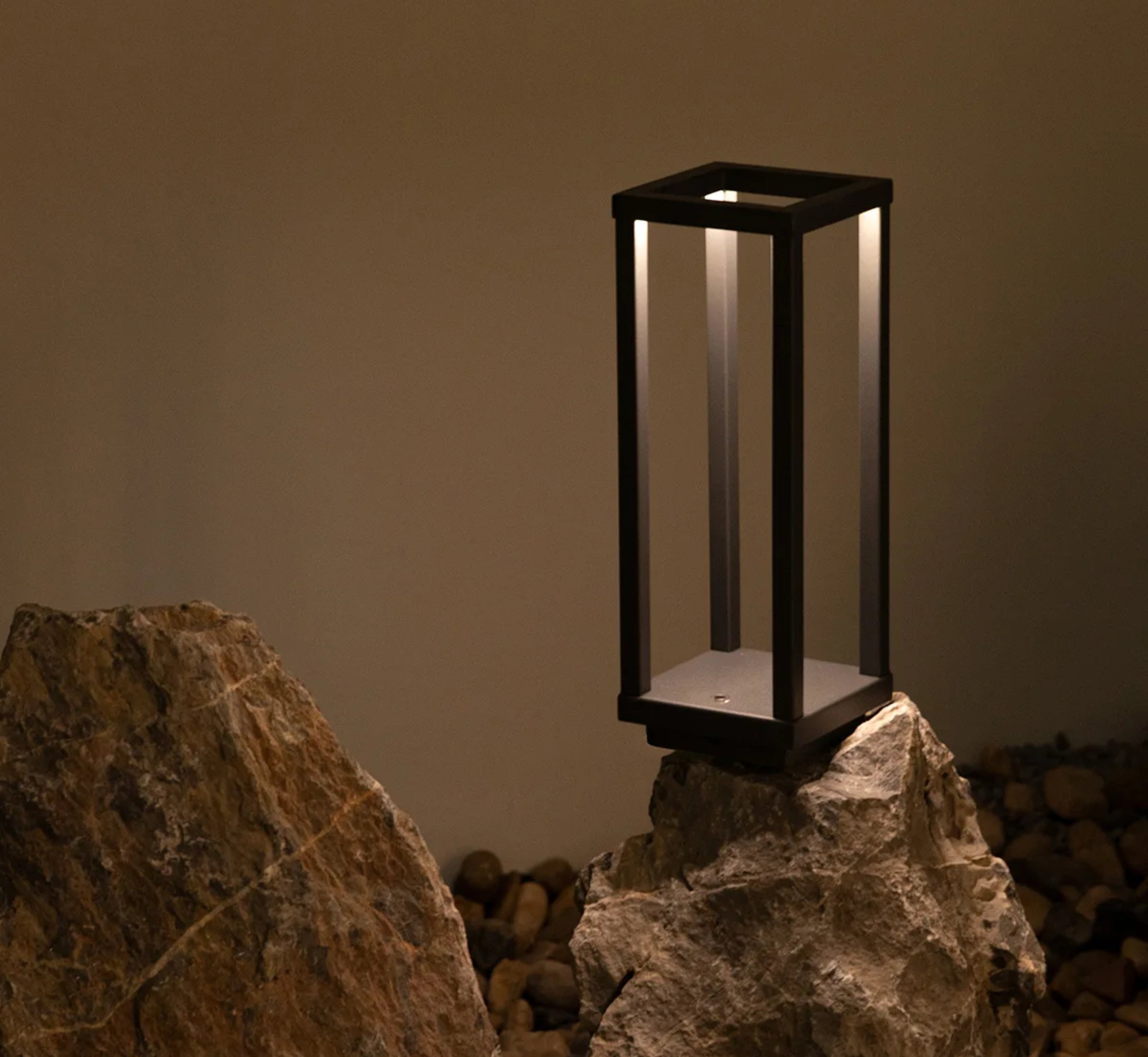 Lampe de Table LED Minimaliste – Éclairage Décoratif Moderne en Cadre Métallique Ma boutique