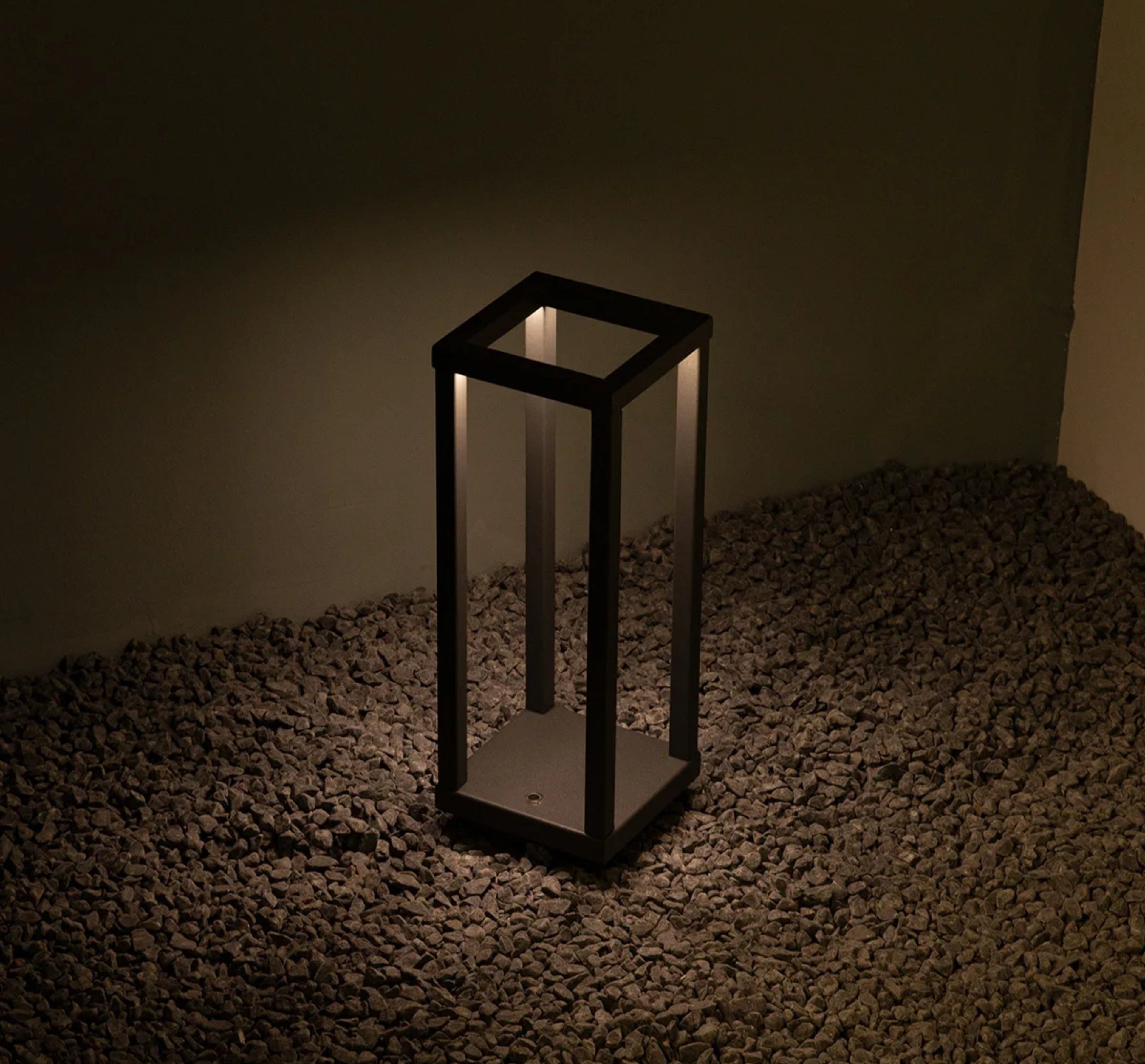 Lampe de Table LED Minimaliste – Éclairage Décoratif Moderne en Cadre Métallique Ma boutique