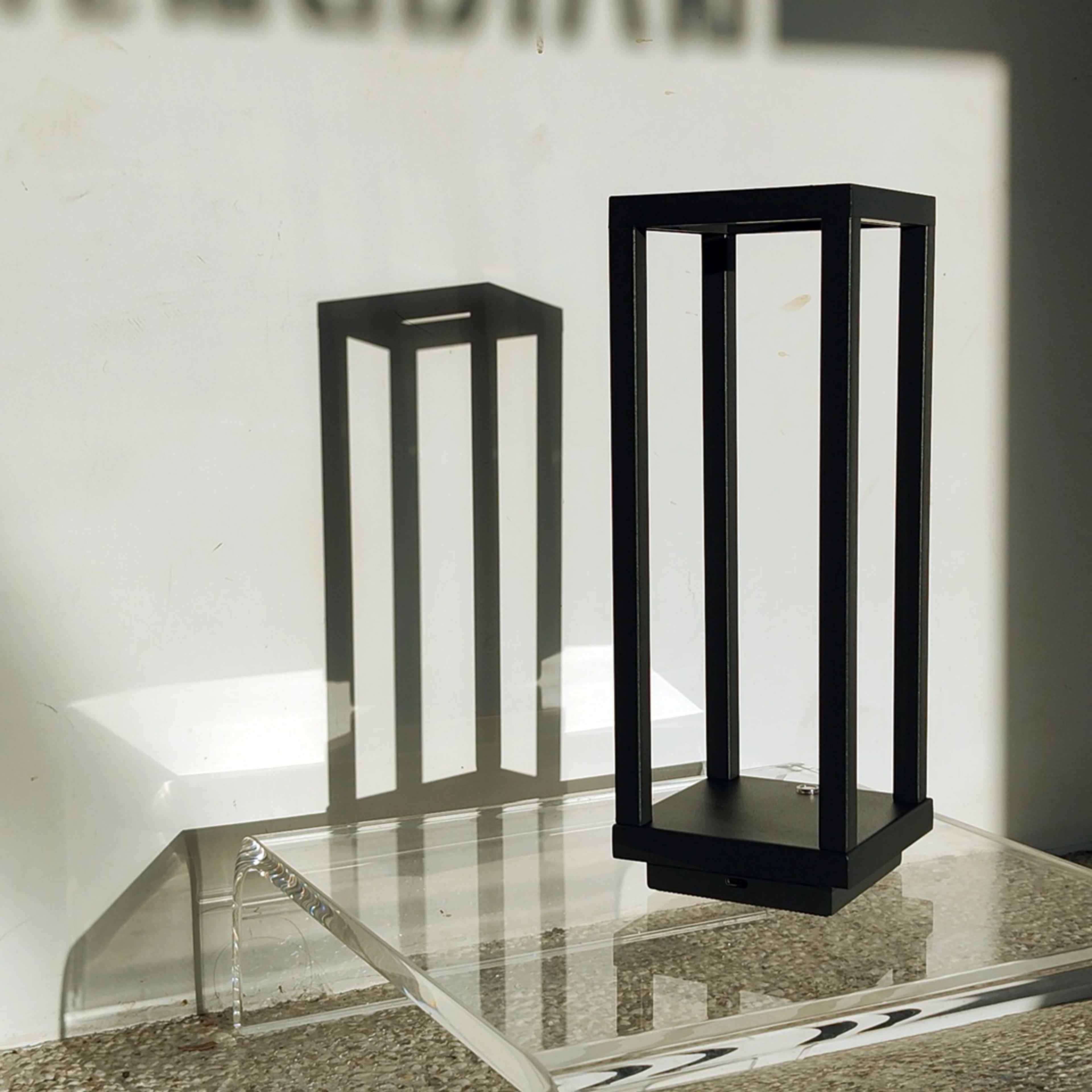 Lampe de Table LED Minimaliste – Éclairage Décoratif Moderne en Cadre Métallique Ma boutique