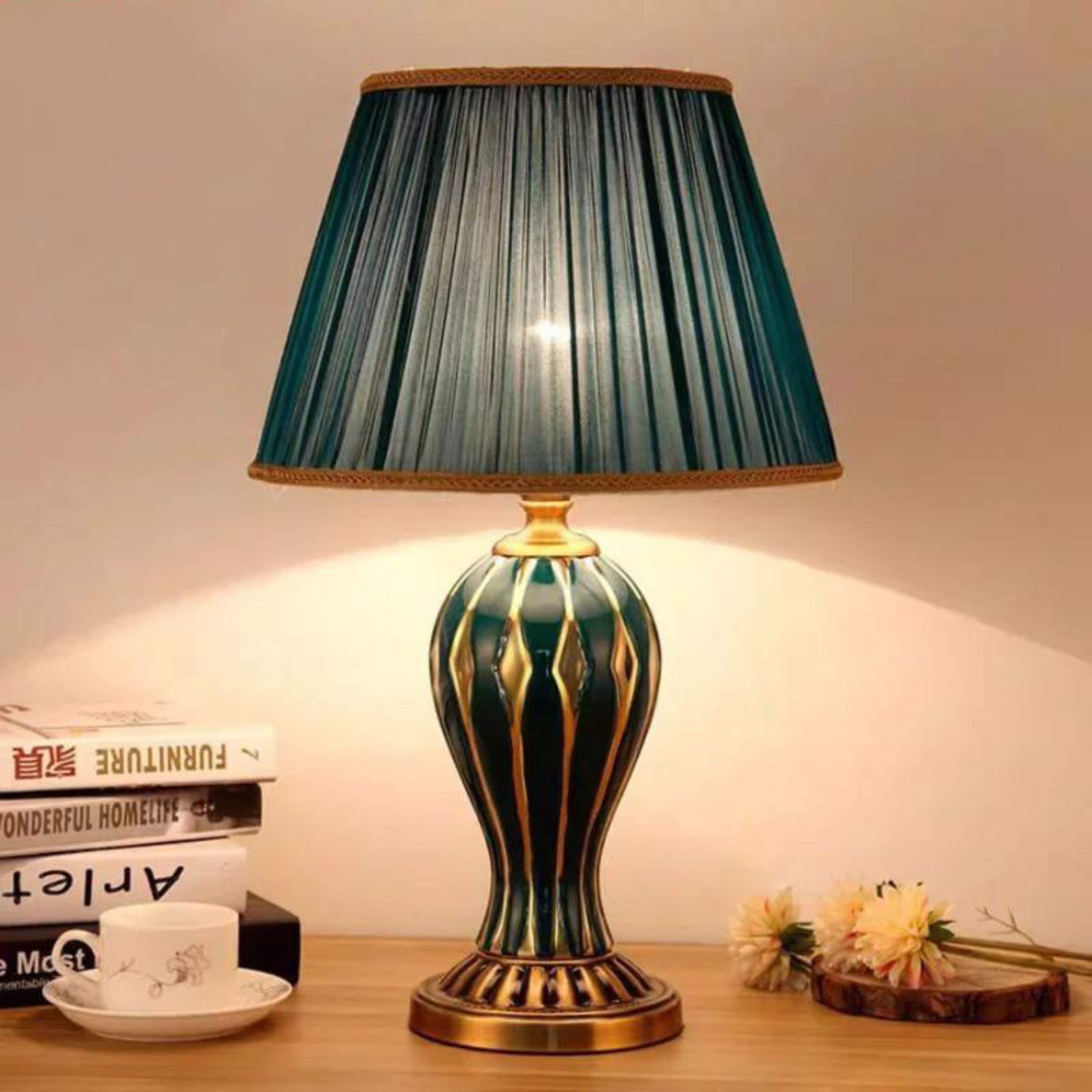 Lampe de table élégante d'inspiration vintage avec abat-jour plissé Ma boutique