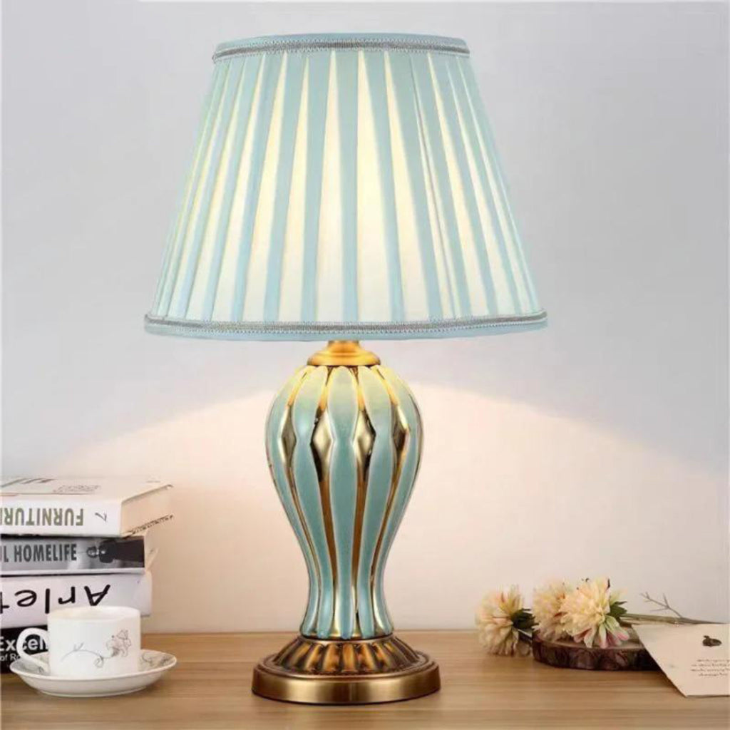 Lampe de table élégante d'inspiration vintage avec abat-jour plissé Ma boutique