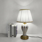 Lampe de table élégante d'inspiration vintage avec abat-jour plissé Ma boutique