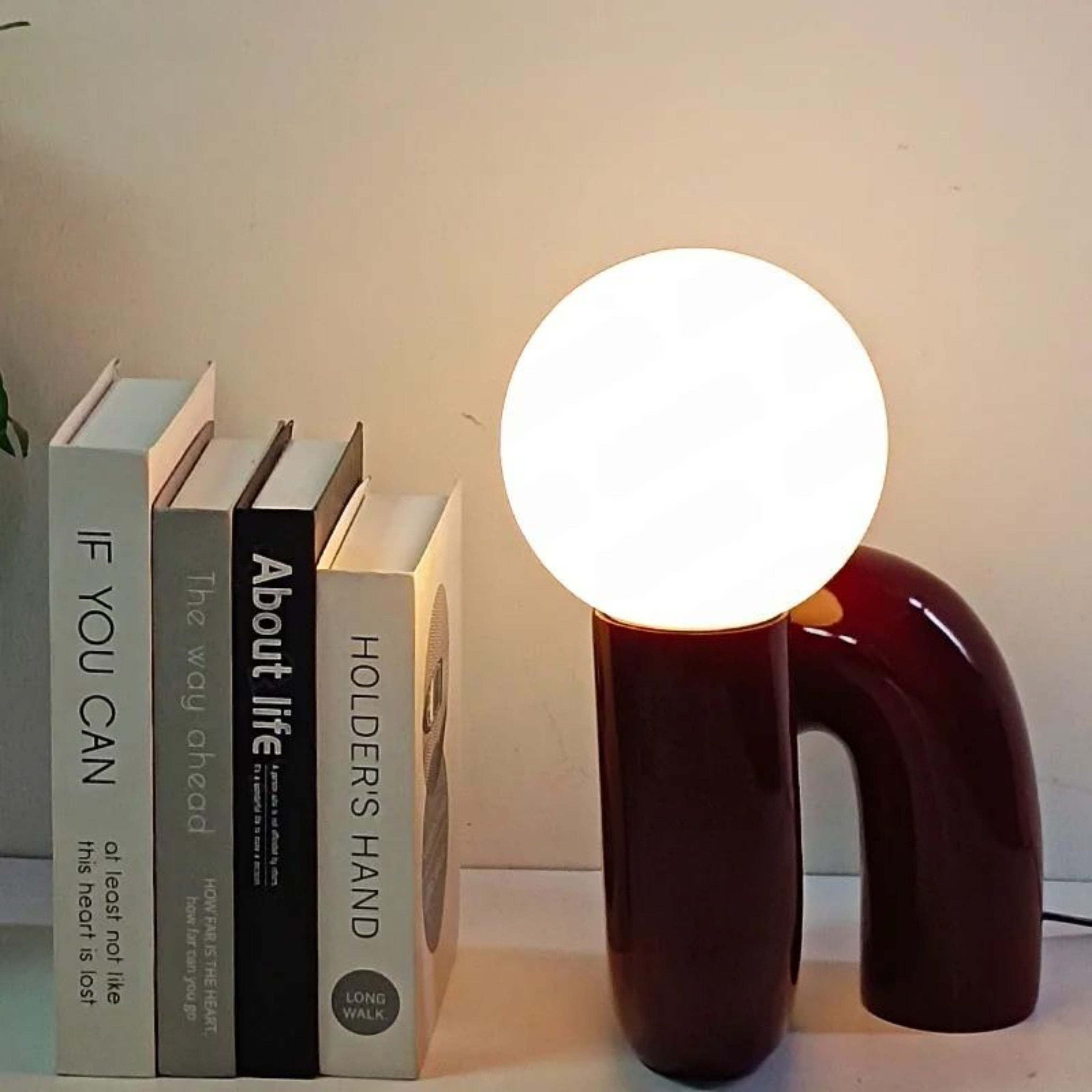 Lampe de table moderne en forme de U avec abat-jour globe Ma boutique