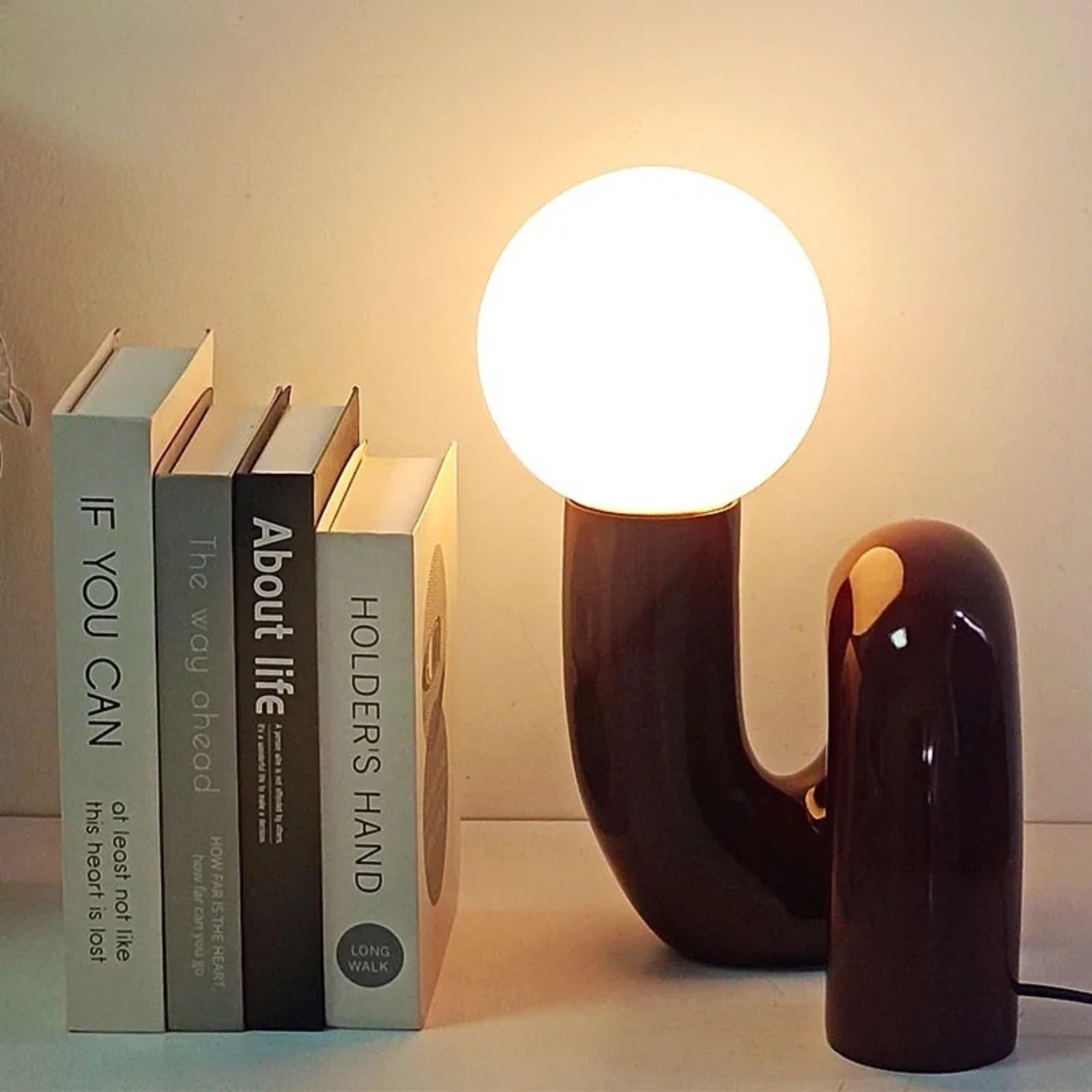Lampe de table moderne en forme de U avec abat-jour globe Ma boutique