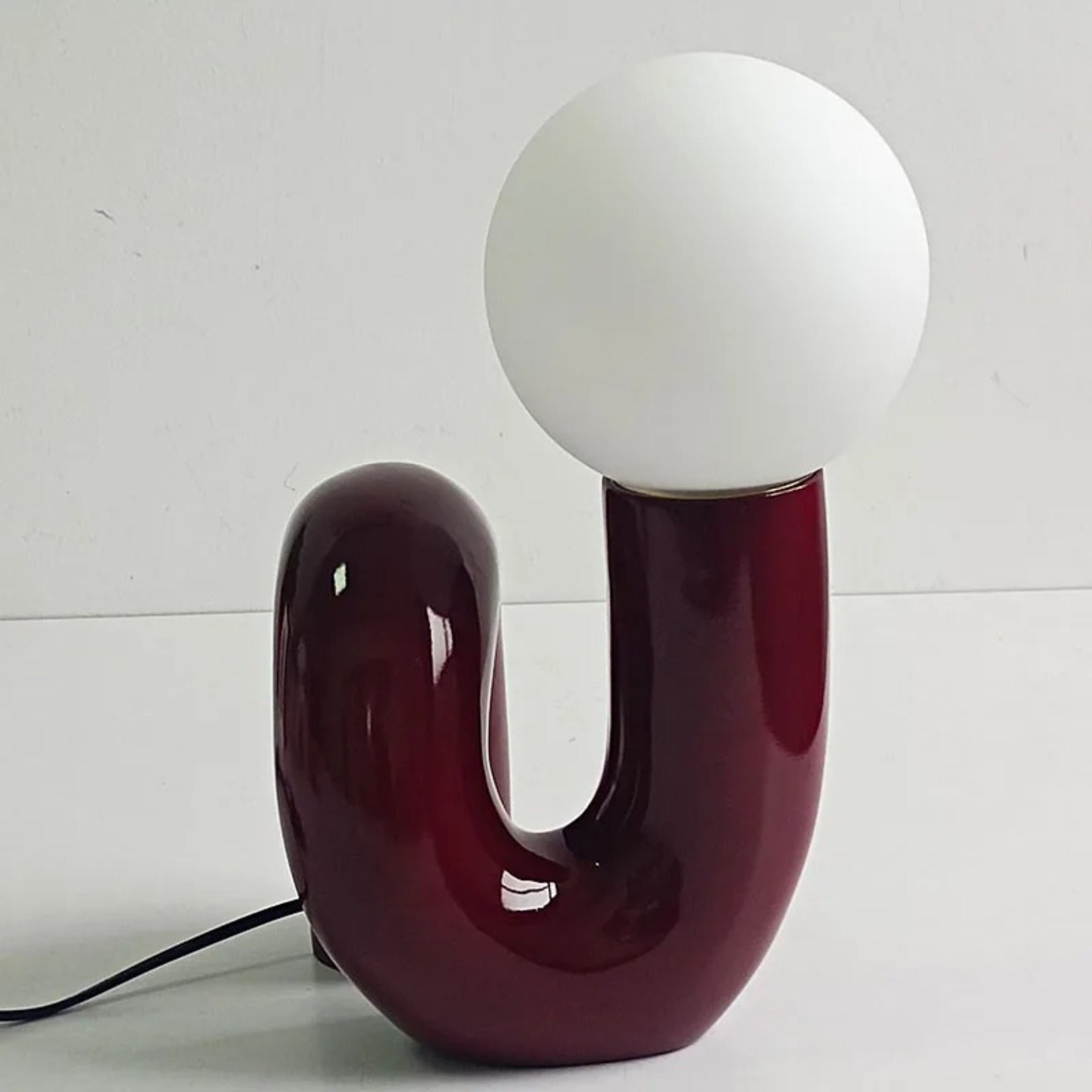 Lampe de table moderne en forme de U avec abat-jour globe Ma boutique