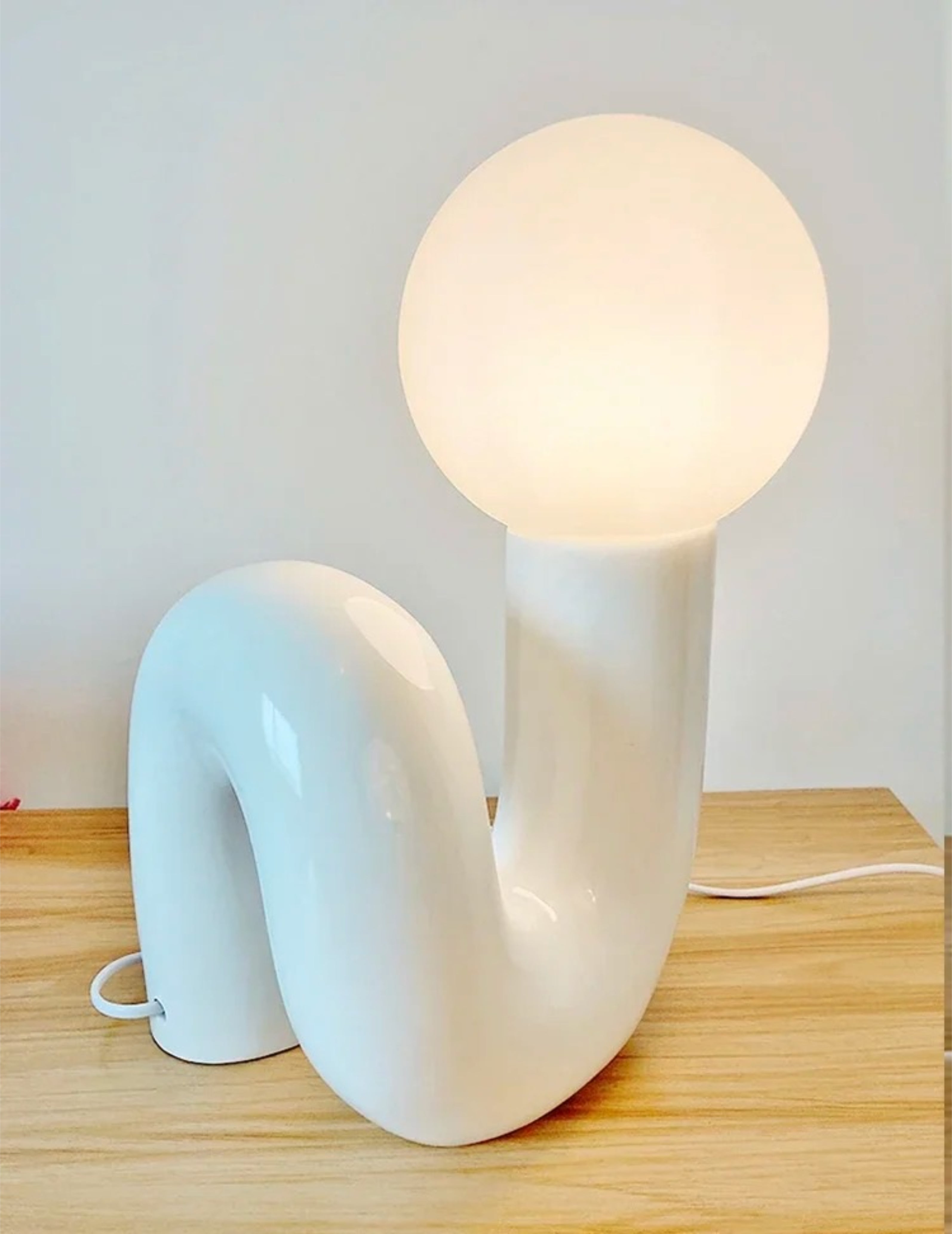 Lampe de table sculpturale moderne CurveGlow Ma boutique