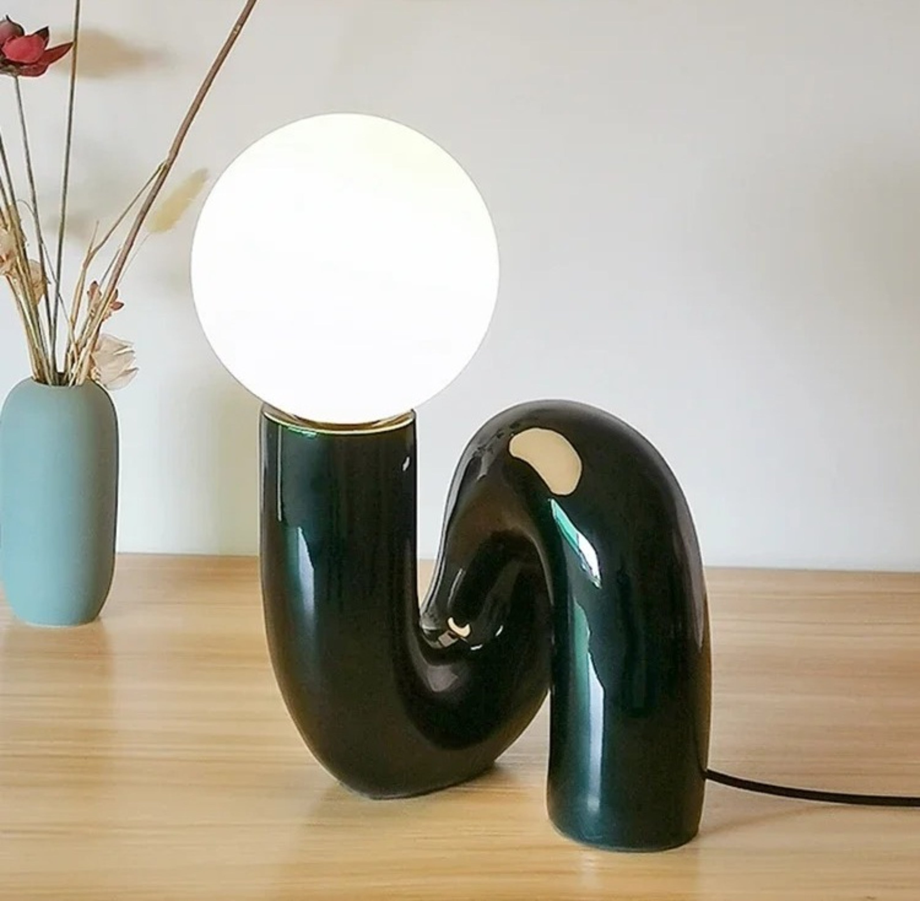 Lampe de table sculpturale moderne CurveGlow Ma boutique