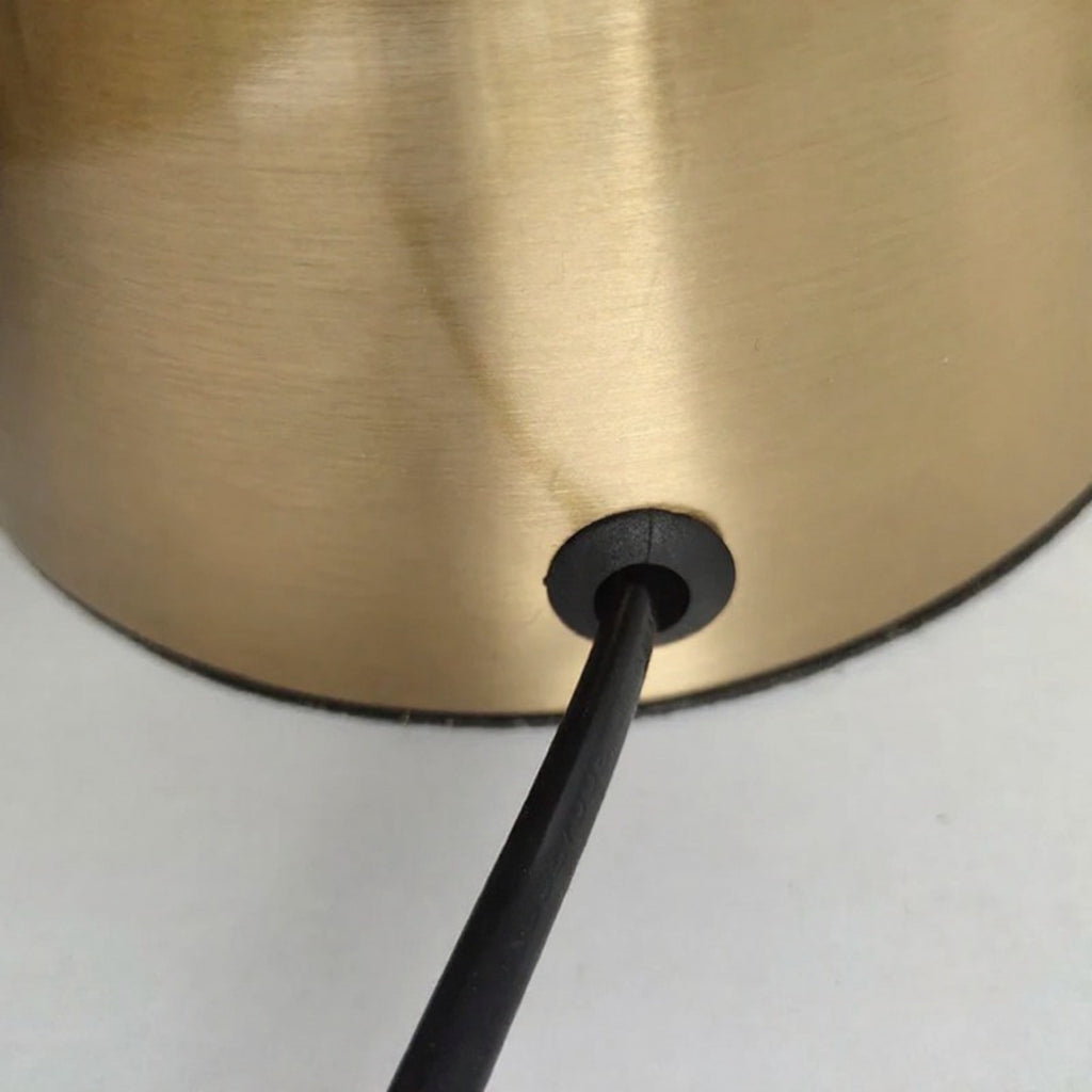Lampe de table moderne en forme de cône argenté avec globe en verre dépoli Ma boutique