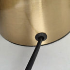 Lampe de table moderne en forme de cône argenté avec globe en verre dépoli Ma boutique