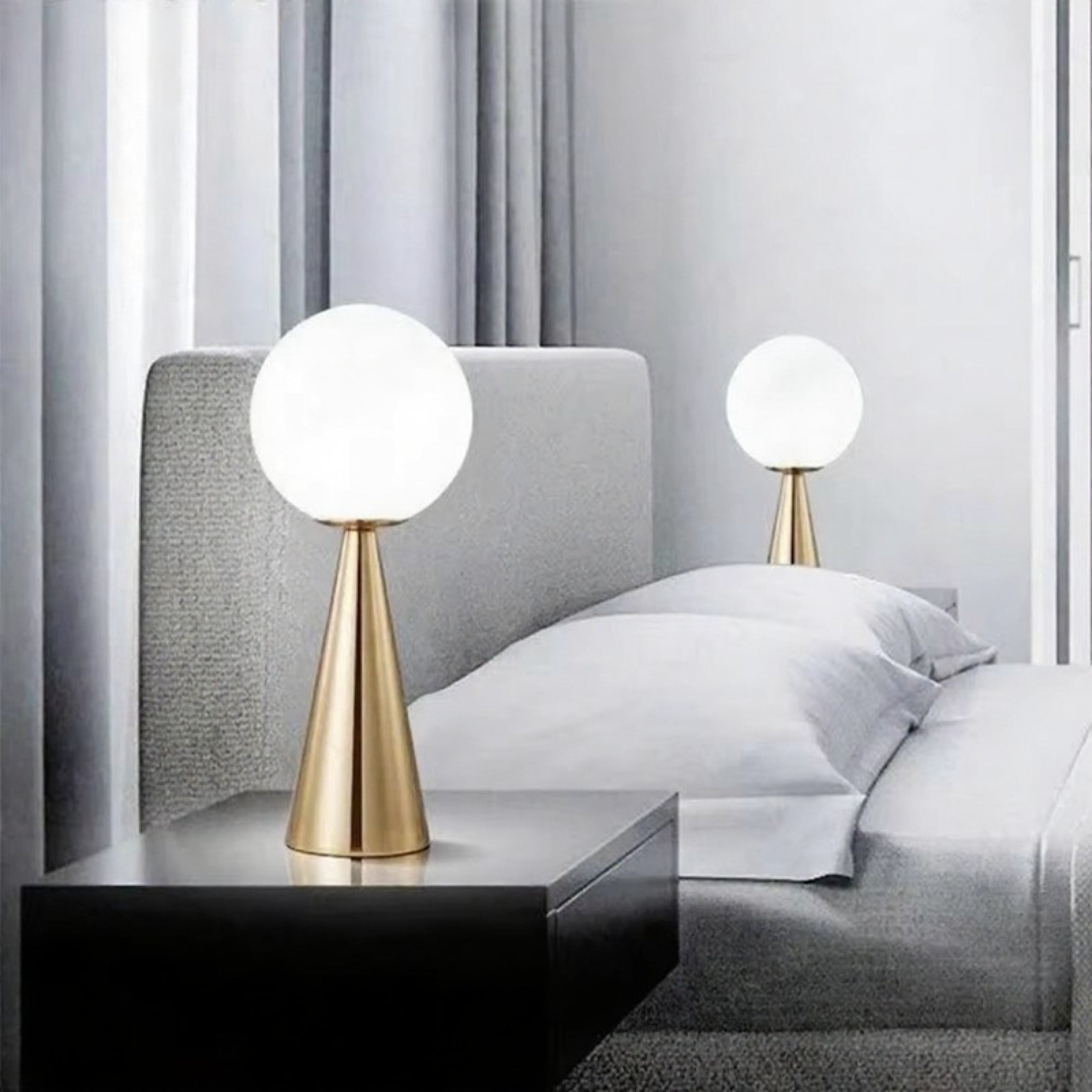 Lampe de table moderne en forme de cône argenté avec globe en verre dépoli Ma boutique
