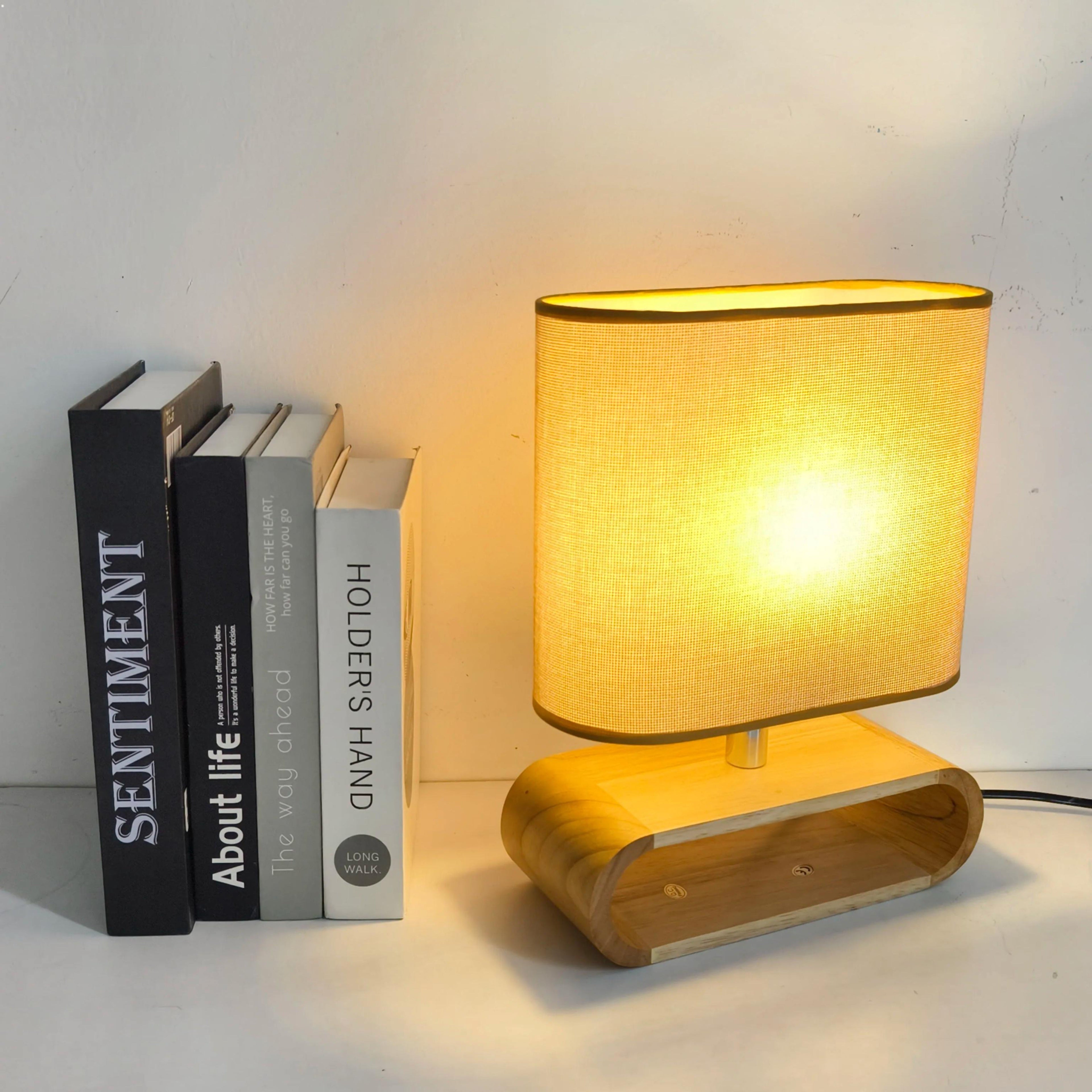 Scandinavian Glow – Lampe de table moderne en bois avec abat-jour en lin Ma boutique